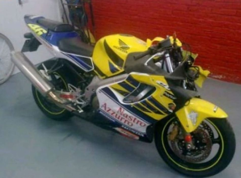 Dezmembrez Honda F4i Orice piesa !