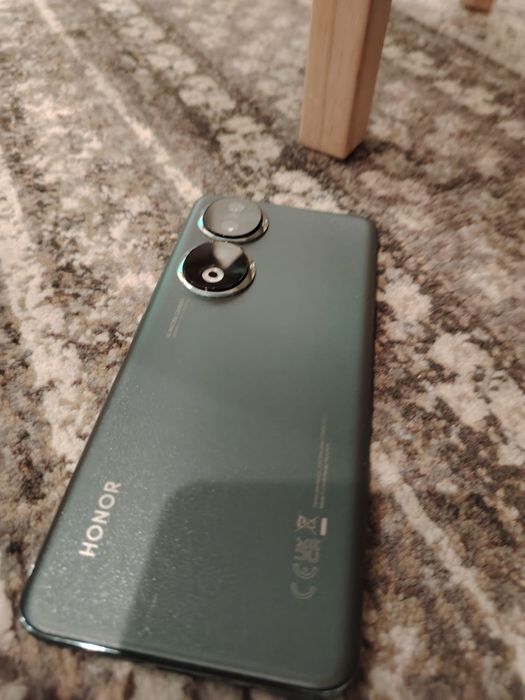 Vând telefon honor 90  în stare buna