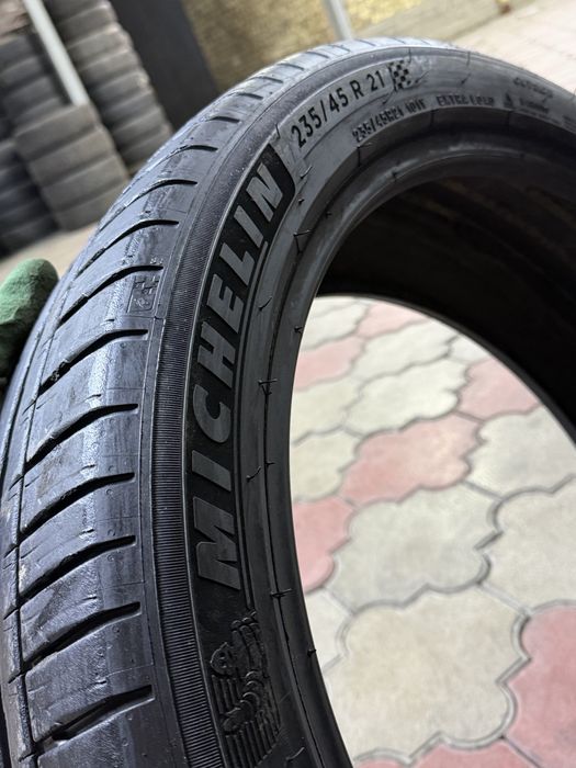 235/45/21 летний