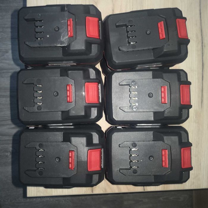 Vând  acumulatori parkside