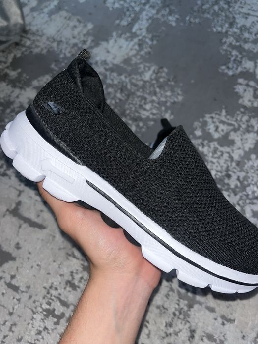 Новые кроссовки от Skechers Спортивный и удобный