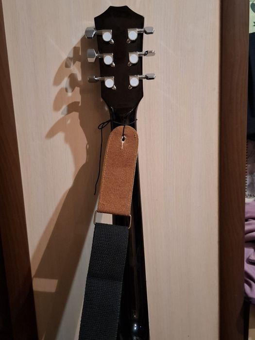 Гитара акустика.