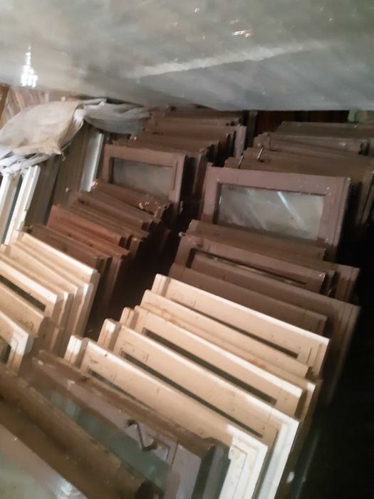 Geamuri lemn masiv, 65 buc, foarte buna stare, inchidere dubla!!