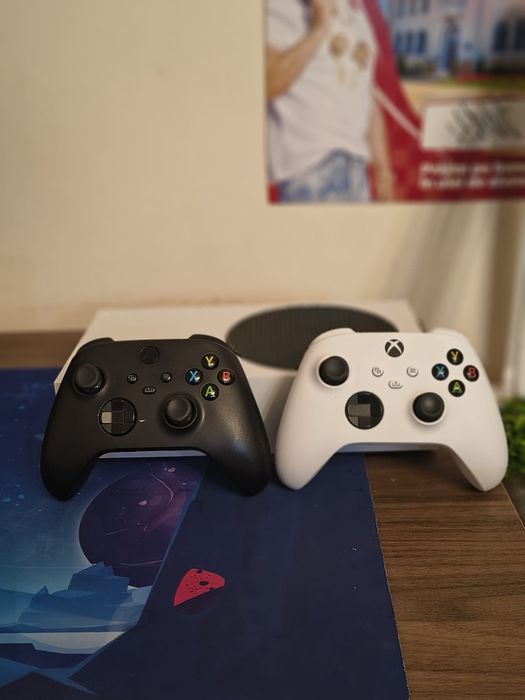 Xbox Series S 512GB + 2 controllere – stare impecabilă