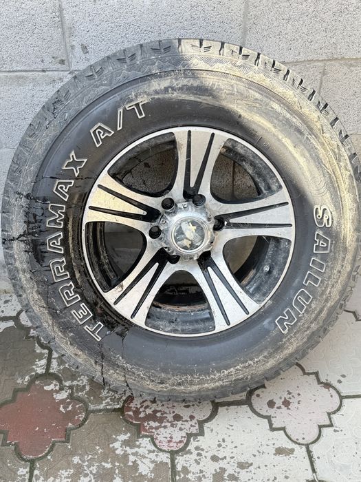 Продам комплект шин с дисками