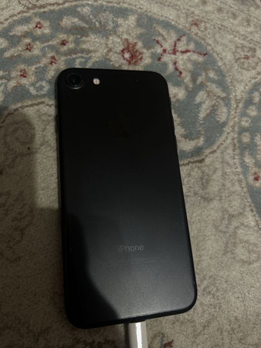 Продам Iphone 7