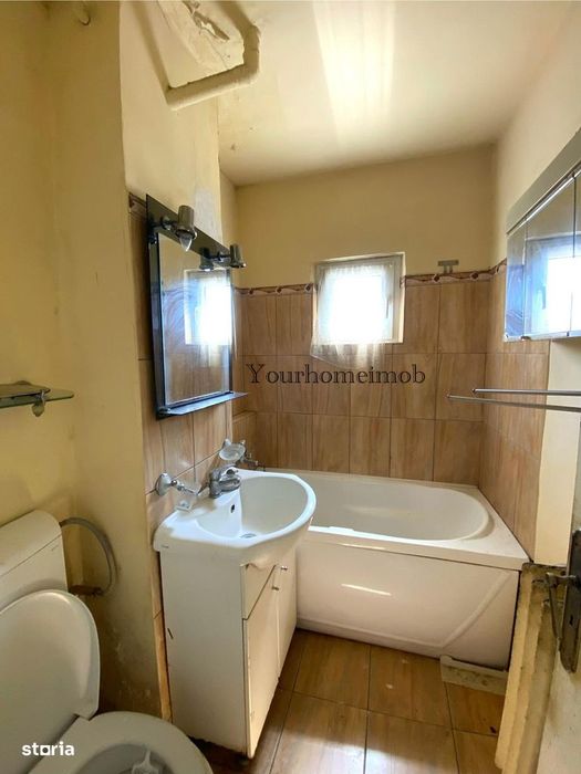 Apartament 3 camere semidecomandat, Craiovița Nouă – Zona Materna 3/10