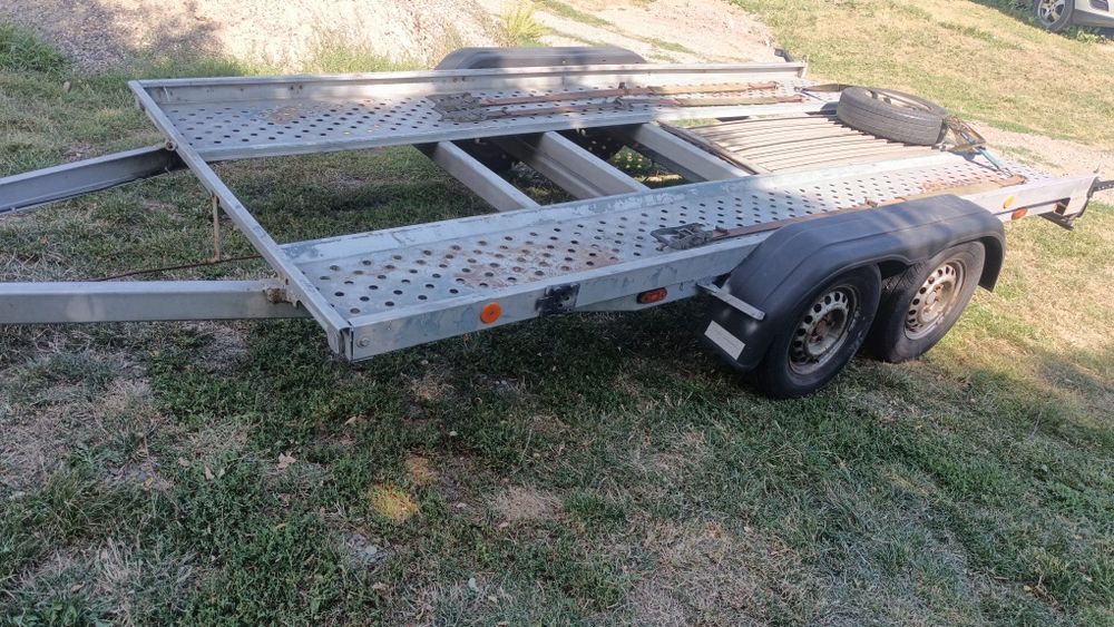 De vânzare platformă auto