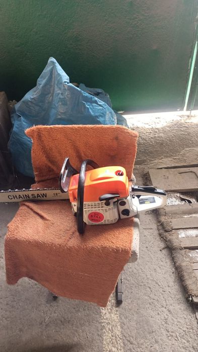 Продам  Бензопилу Срочна.