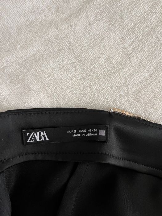 Rochie neagra de ocazie de la Zara