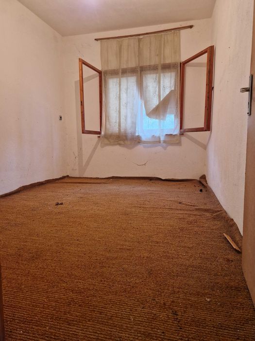 Двуетажна къща в с. Чехларе