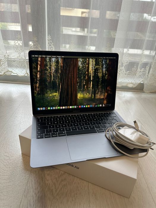 Apple MacBook Air Retina 13" - 2020 - 8 GB RAM - 256 GB SSD