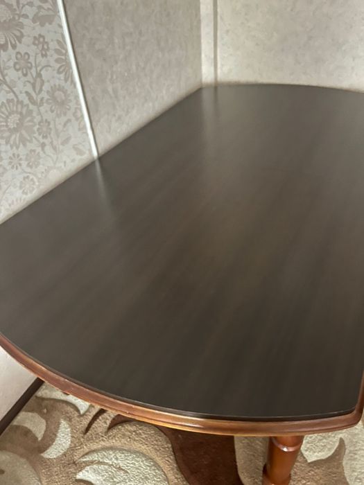 Стол для гостинной