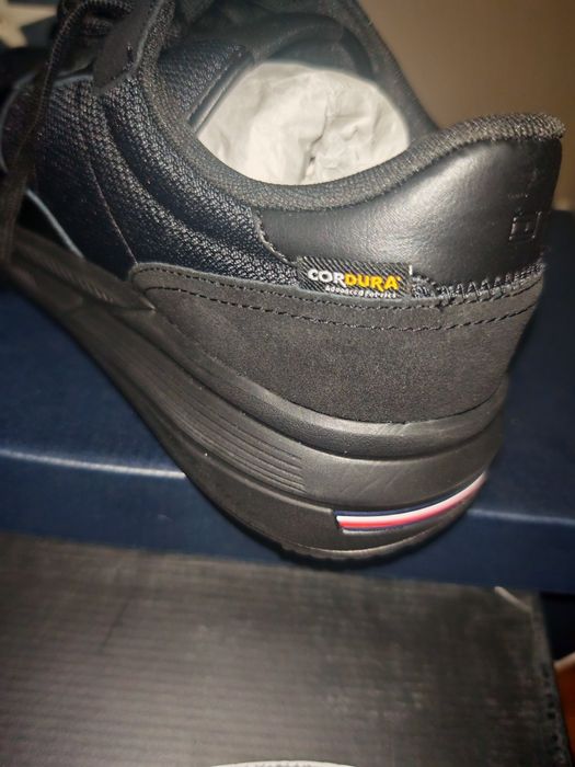 Pantofi sport Tommy Hilfiger, mărimea 43 , culoare neagra , piele Cord