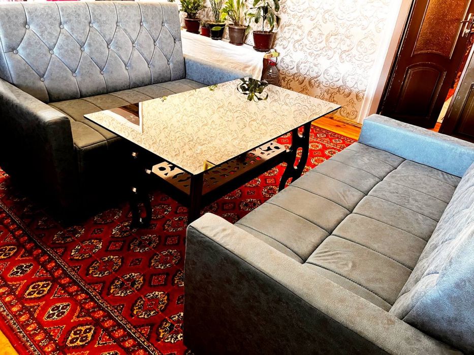 Yumshoq mebel jurnalniy stol bilan