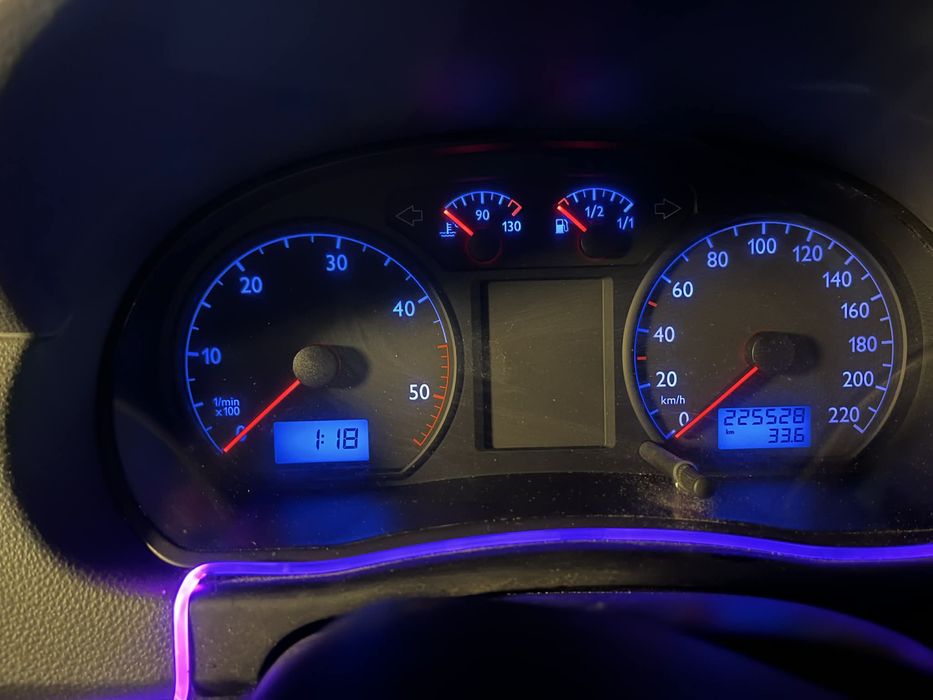 Vând Volkswagen Polo 1.9 SDI, diesel, foarte economic și fiabil. Ideal pentru oraș sau navetă.