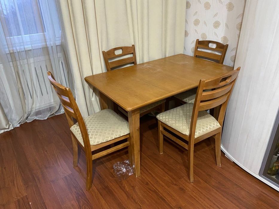 Продается стол и 6 стульев в хорошем сосотянии