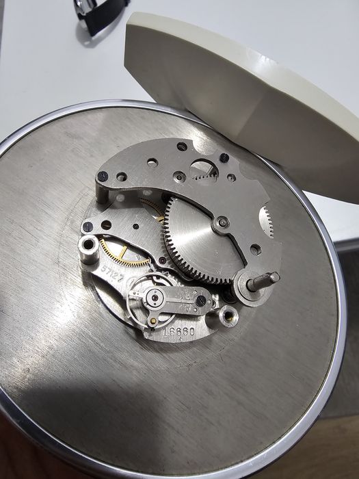 Ceas Molnija de masa