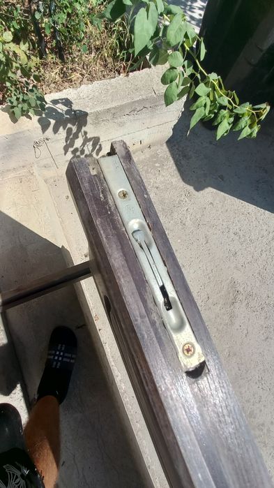 Ușă din lemn masiv