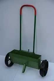 Semanatoare manuala pentru gazon din metal