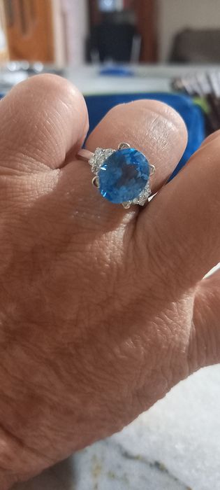 24 Брилианта Топаз природный.