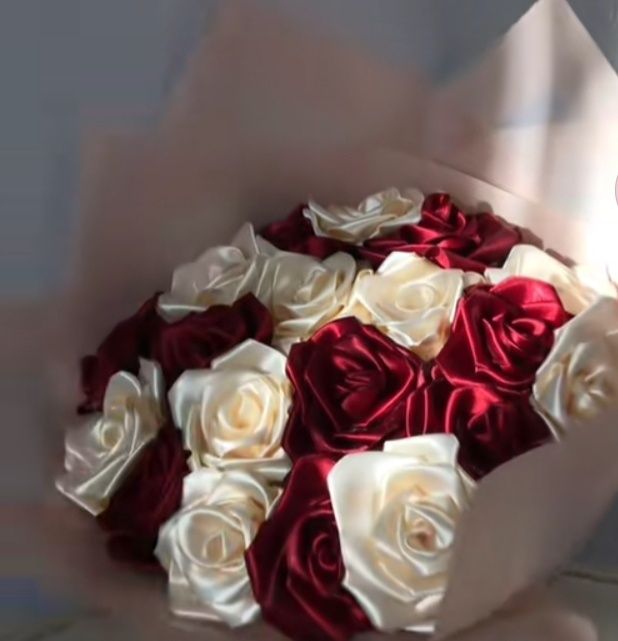 Розы из атласных ленты ручная работа принемаю заказ одна штука 13000