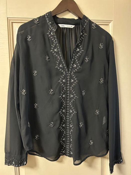 Продавам красив комплект – блуза и лук.