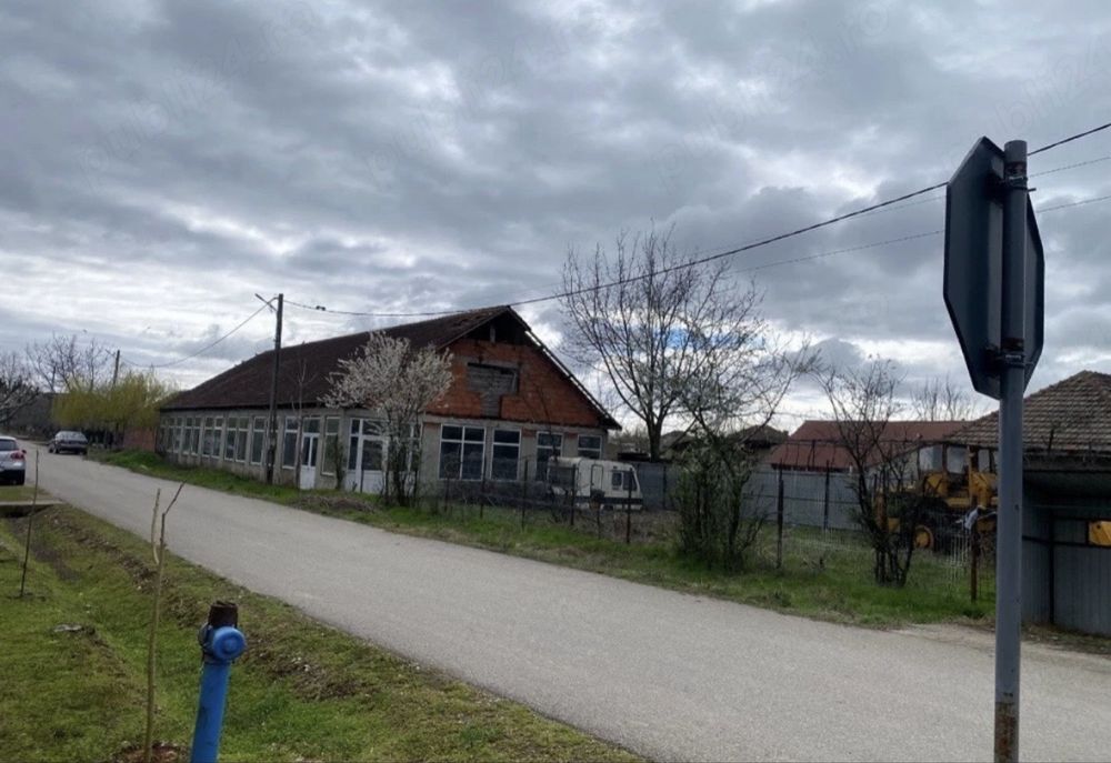 Inchiriez cladire 400mp+teren400mp. Locatie Gârla Mare