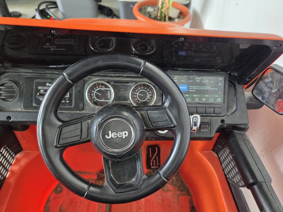 Vând Mașinuța copii 4x4