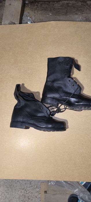 Bocanci din piele pe diferite marimi