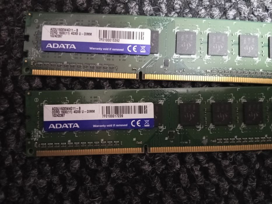 2 оперативки по 4гб DDR3