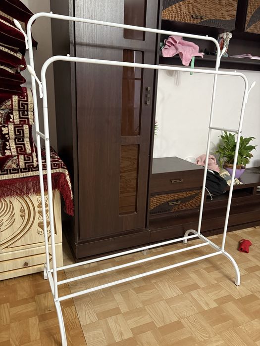 Продаю напольную вешалку