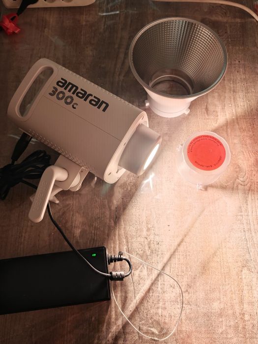 Aputure Amaran 300c RGBWW