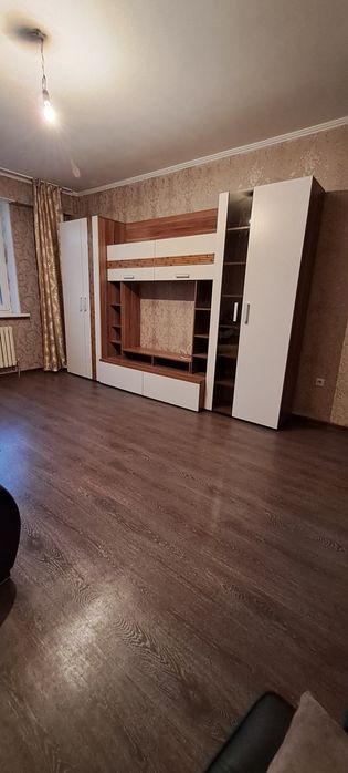 мебель стенка.. За наличные.