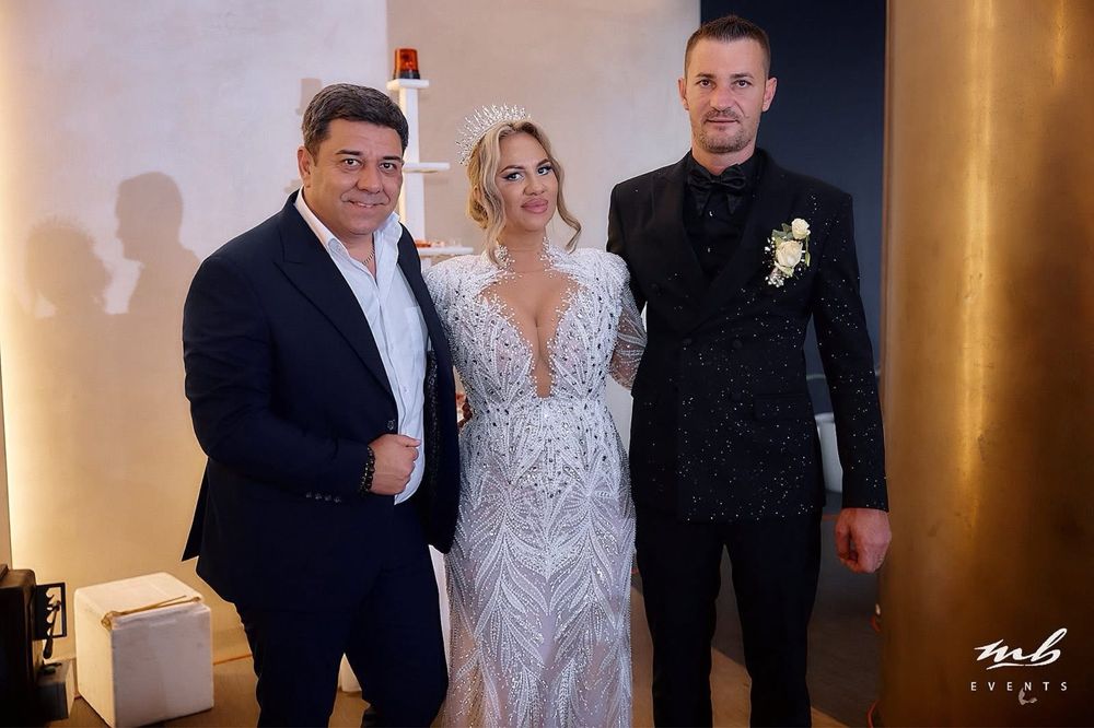 Rochie de mireasă tip sirenă cu trena detașabilă