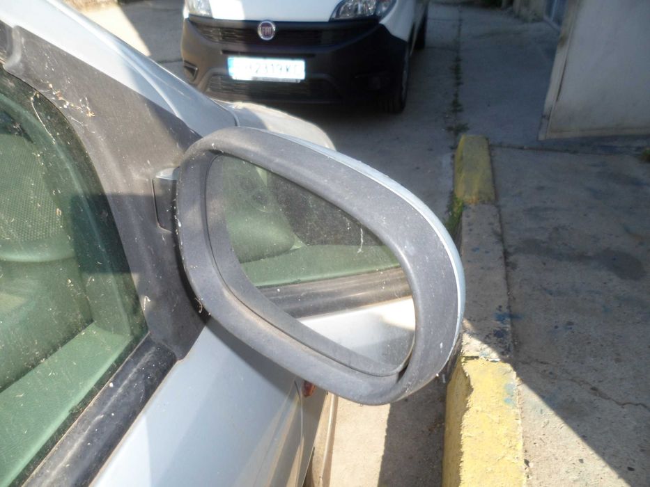 Дясно огледало за Рено Меган Сценик 1.9дци 102 к.с.2001 год.