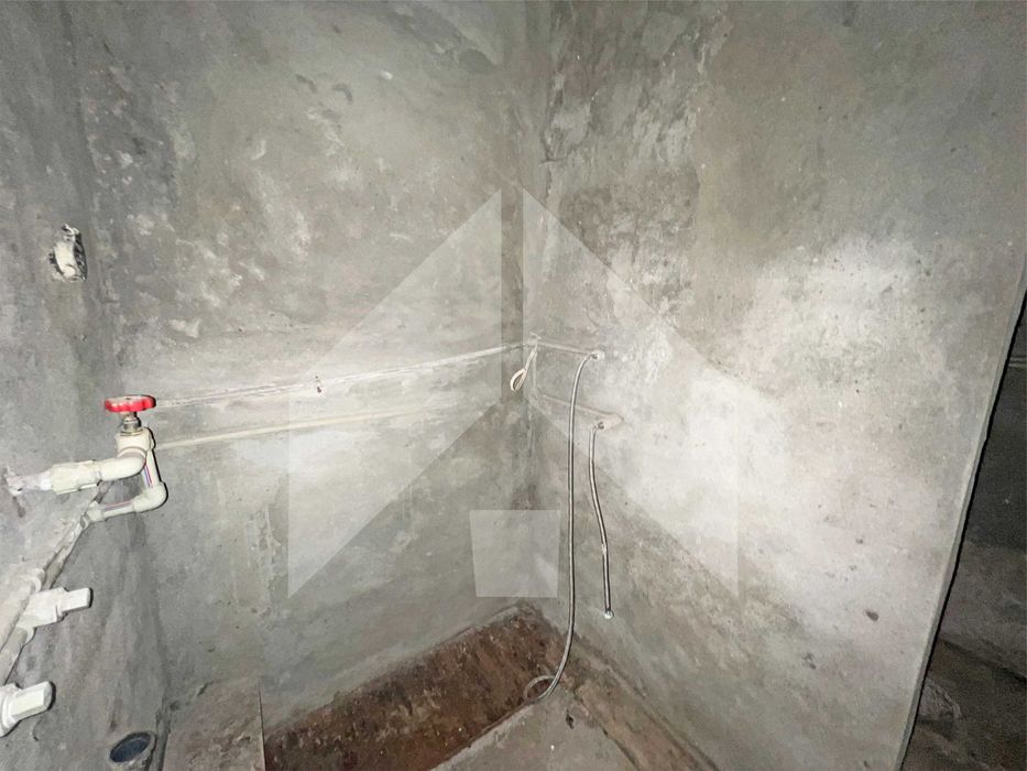 ПРОДАВА двуетажна, тухлена КЪЩА на плоча в с. Цани Гинчево, обл. Шумен