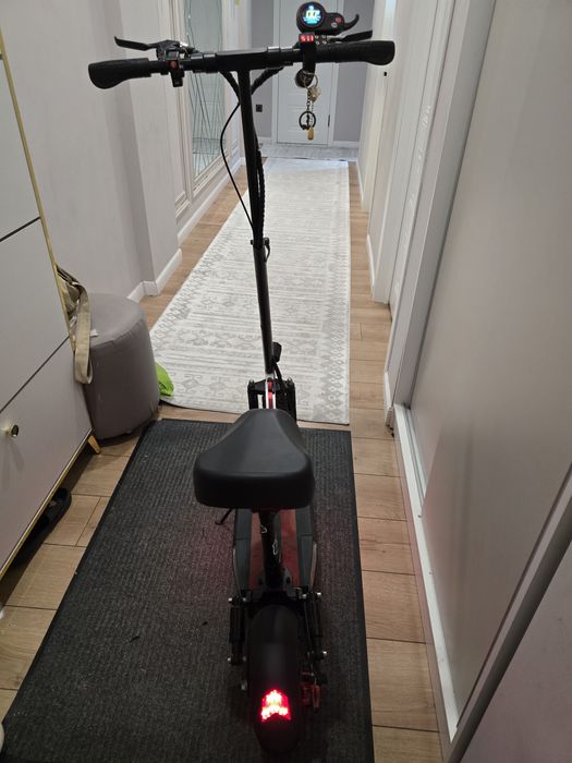 Продам электро самокат kugoo