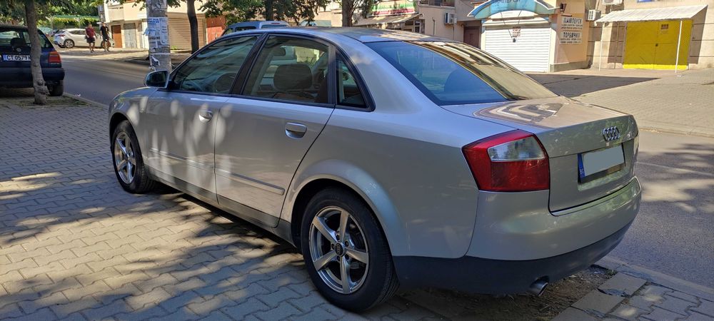 Audi A4 B6 1.6i, 2001 г. + комплект зимни гуми