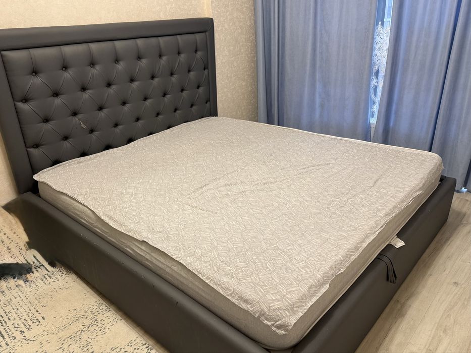 Кровать двуспальная