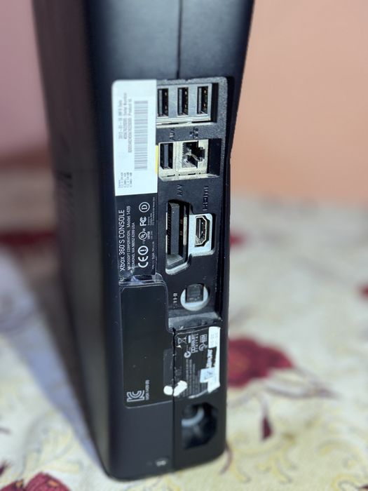 Продам XBOX 360 в идеальном состояний !