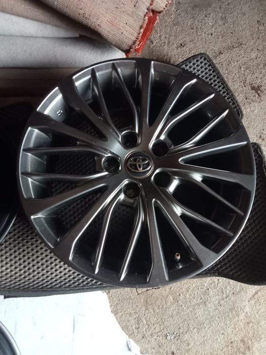 Титанки Тойота Камри 70 R17 оригинал.