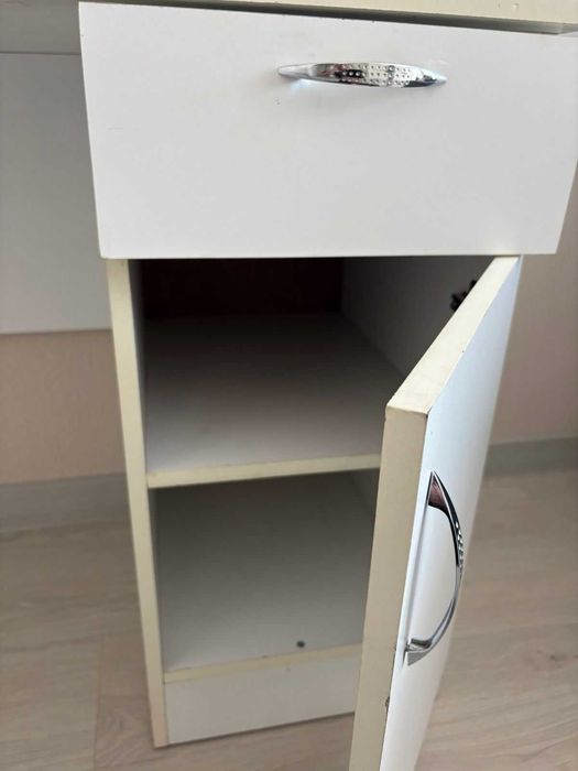 Продам письменный стол для учебы