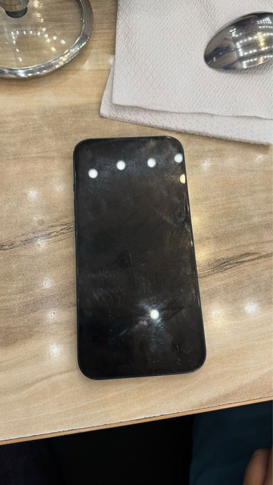 Продаю айфон 13,коробка есть