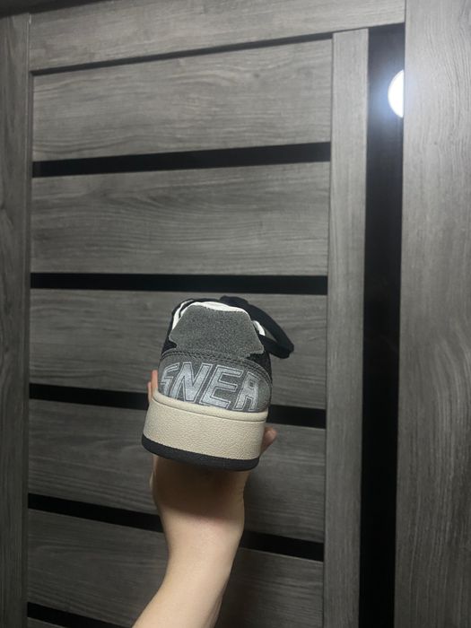 Продаю обувь размер 40