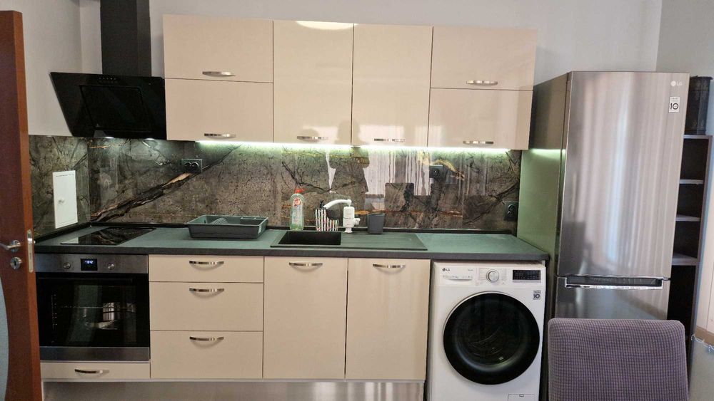 Дава се под наем Тристаен апартамент в Бургас, Център - 100 кв.м за 765 € - Снимка #5