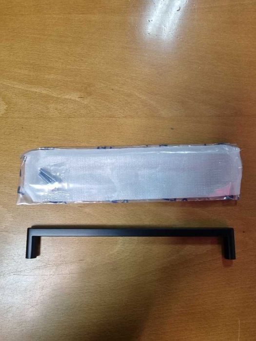 Мебелни дръжки черен мат 192/320 mm