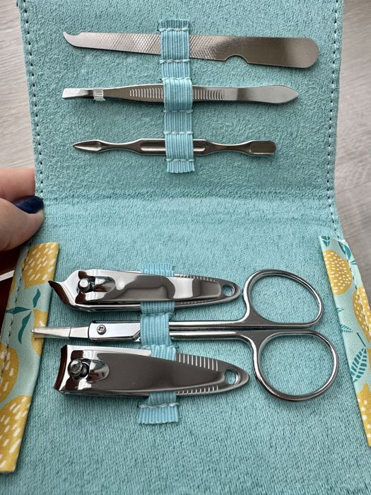 Set manichiura pedichiura cu etui