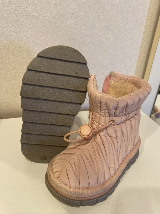 Продам детскую обувь