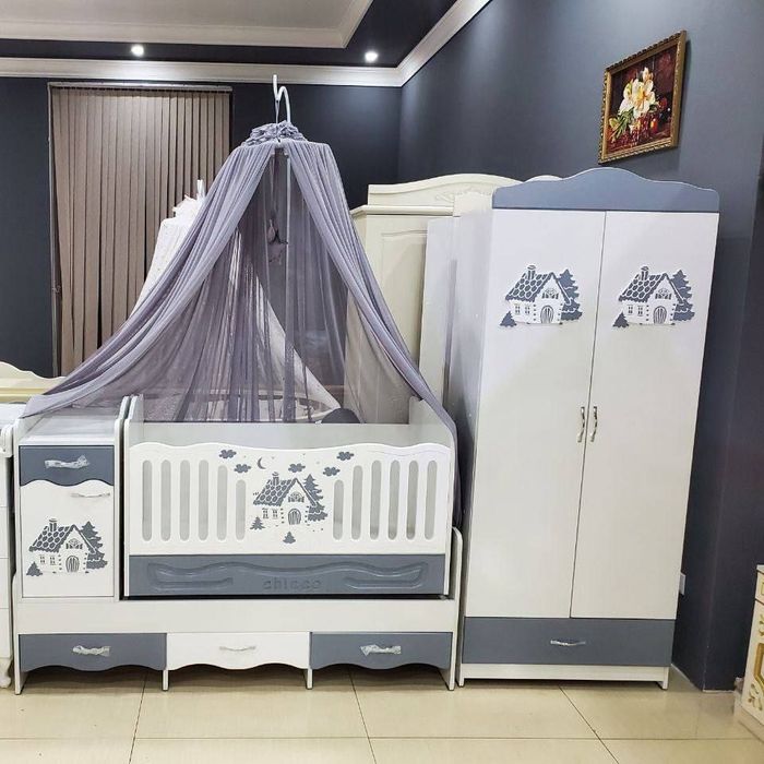 Детский мебель. Кровать и шкаф подходит и подростков